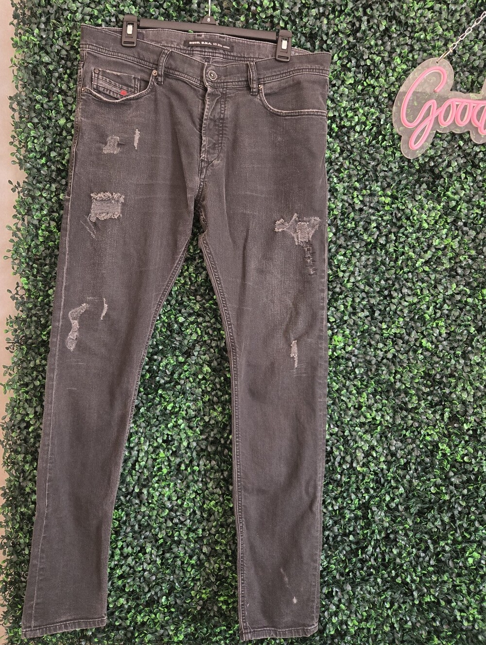 DIESEL MEN'S D.N.A S/S 2016 RELEASE 33 X 32 BLACK DISTRESSED JEANS DENIM
